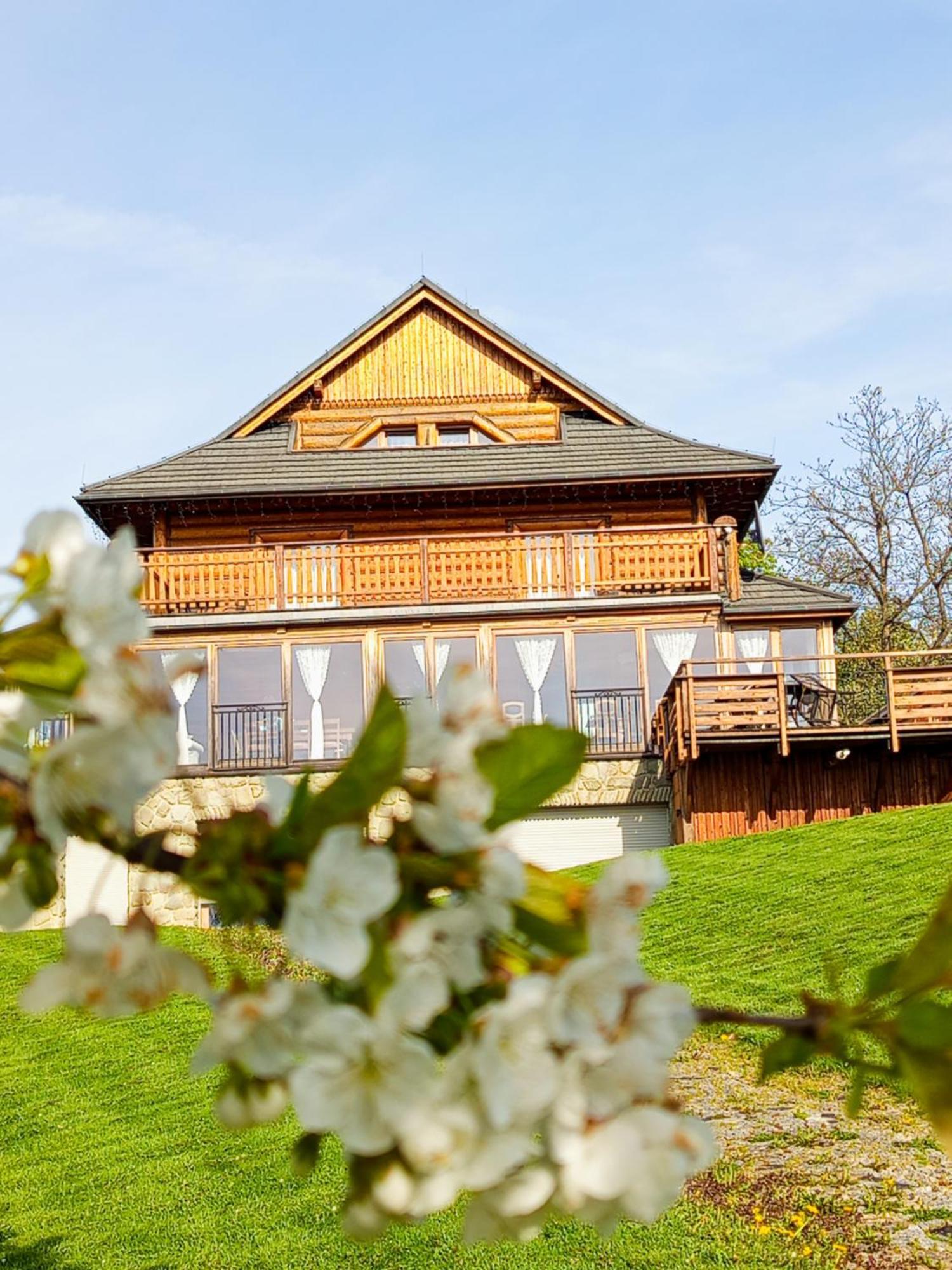 Bed and Breakfast Dom Na Rozcesciu Koniaków Esterno foto