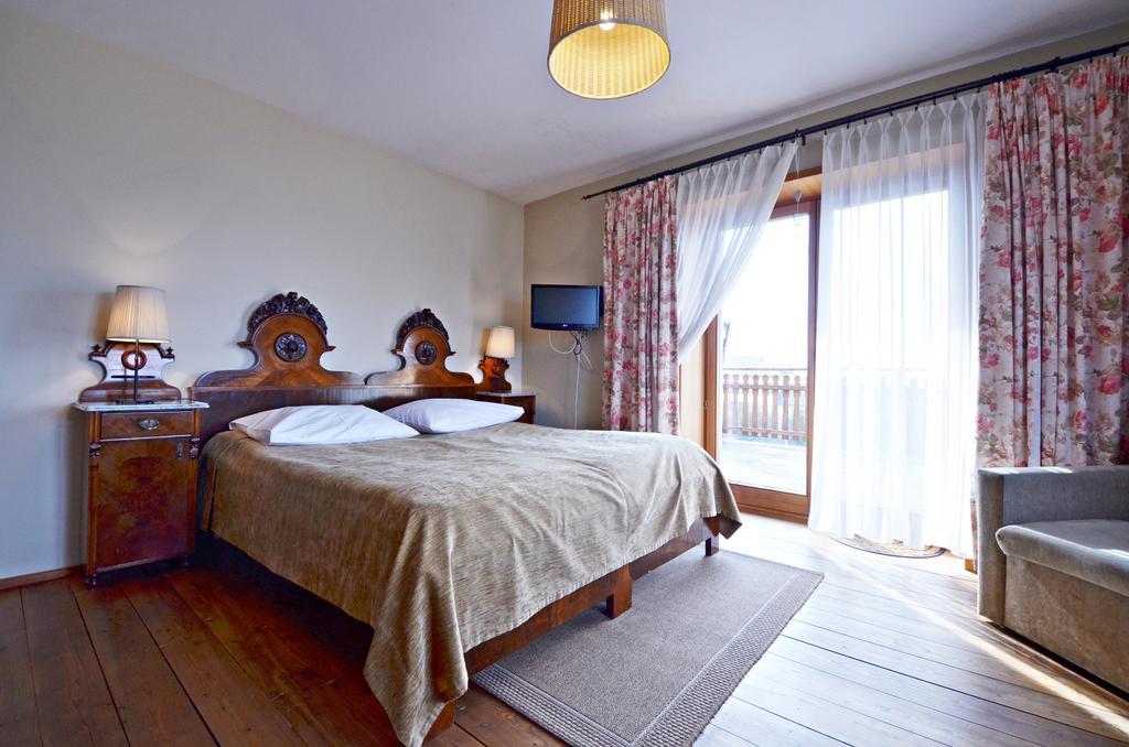 Bed and Breakfast Dom Na Rozcesciu Koniaków Esterno foto